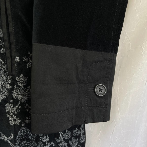 🚫SOLD🚫 VTG Y2K DKNY Jeans Black Velvet Long Coat w/ Pockets Grey Baroque - Picture 13 of 16